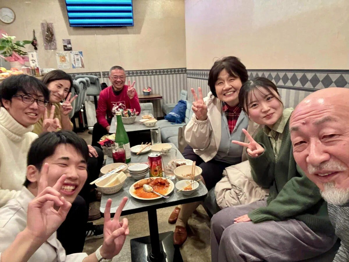げつのみに集まったみんなの笑顔