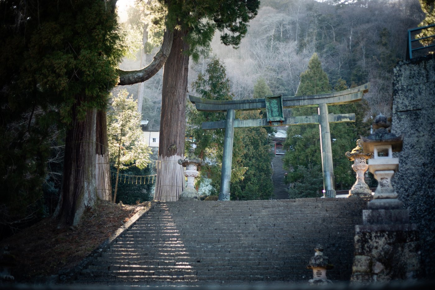 妙義神社の鳥居と石段
